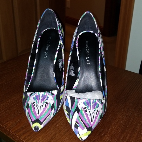 Shoes - Picture 1 of 4